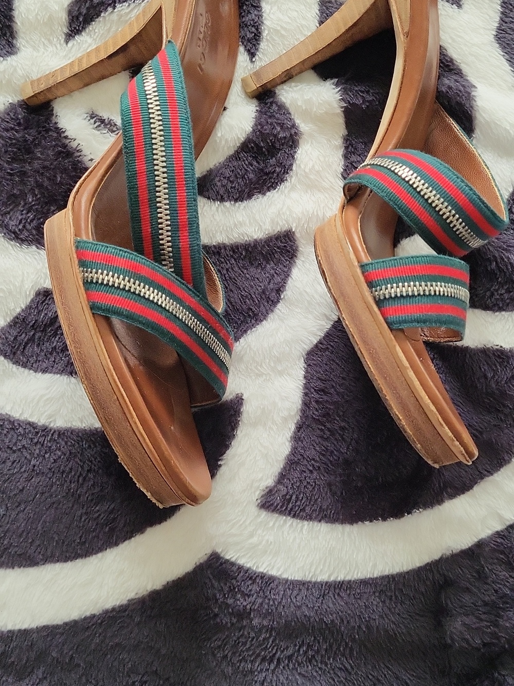 100 % Authentic Gucci Brown Leather Slides Green & Red Stripe 39 COMPARE PRICES - Picture 6 of 14